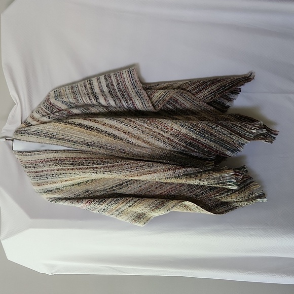 Pinklicious Poncho Shawl Fringed Wrap New - Picture 1 of 4